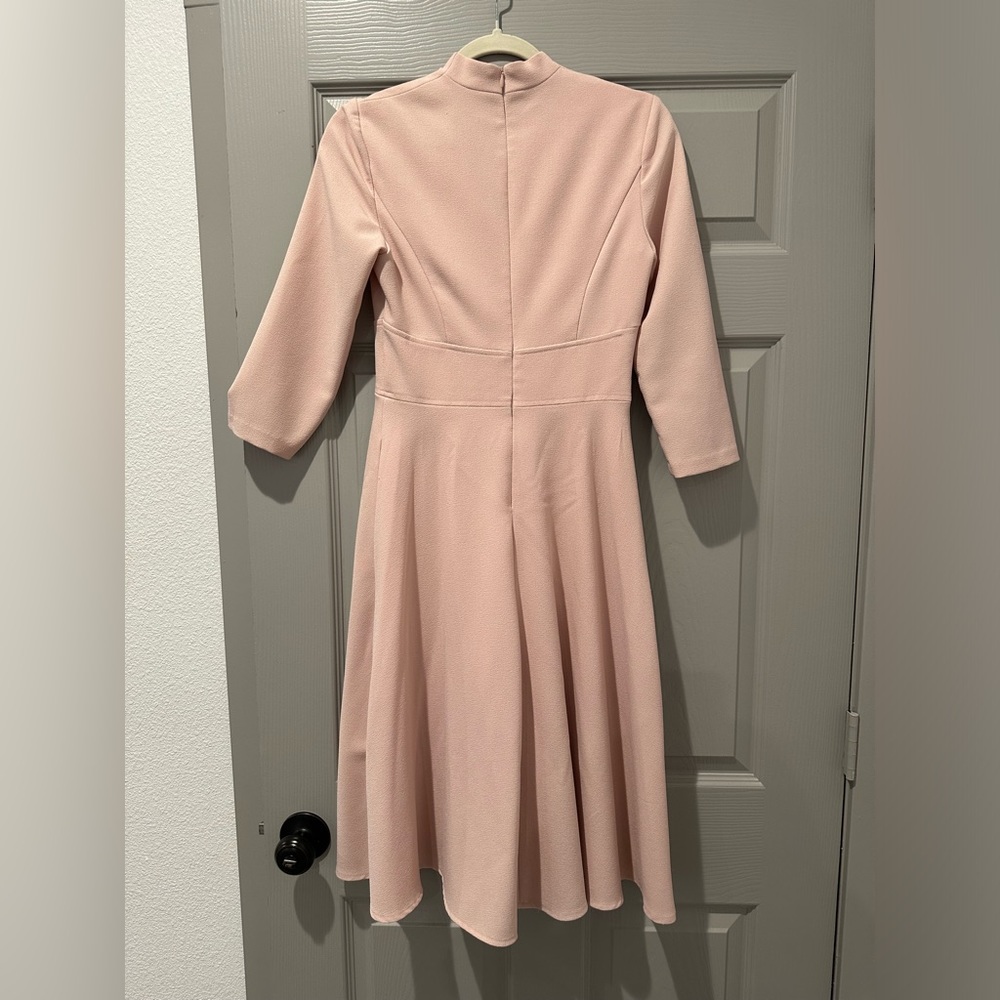 Vince Camuto dress in size 2. Super cute and snatched on the waist. - Picture 3 of 4